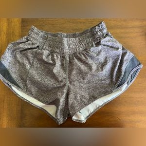 Lululemon Hotty Hot Low Rise Lined Short 2.5”